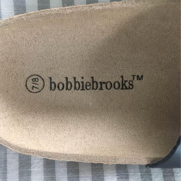 BOBBIE BROOKS | brand new black faux leather sandals - Picture 5 of 5